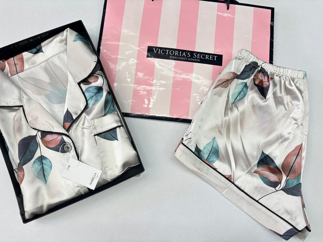 Pijama Satinado de Botones Estilo VS