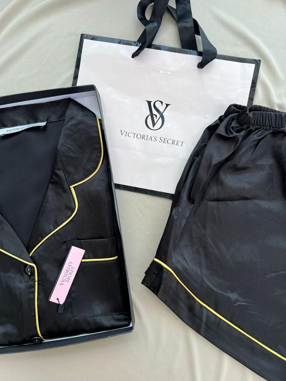 Pijama Satinado de Botones Estilo VS