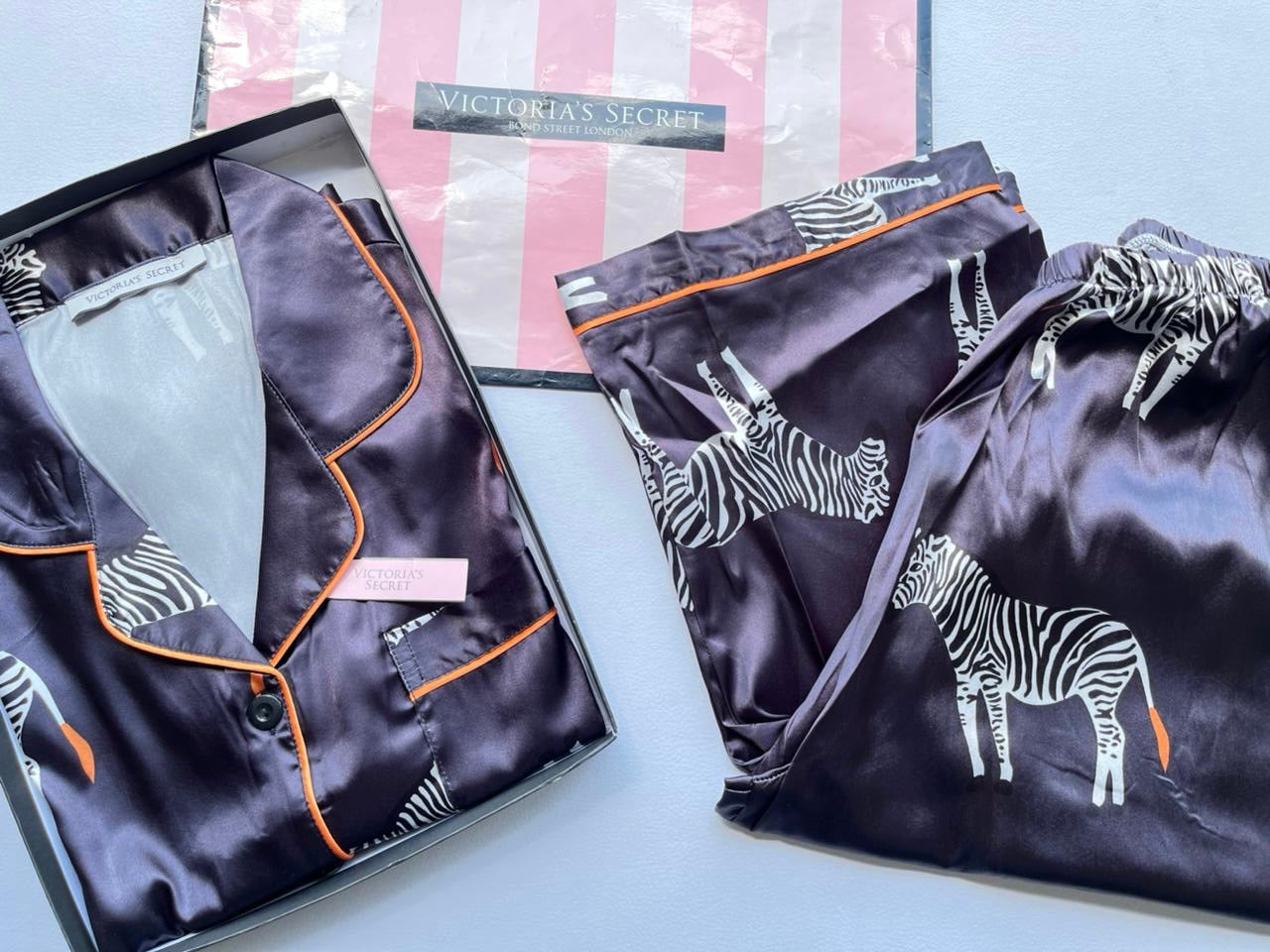 Pijama Satinado de Botones Estilo VS