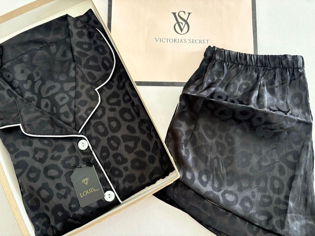 Pijama Satinado de Botones Estilo VS