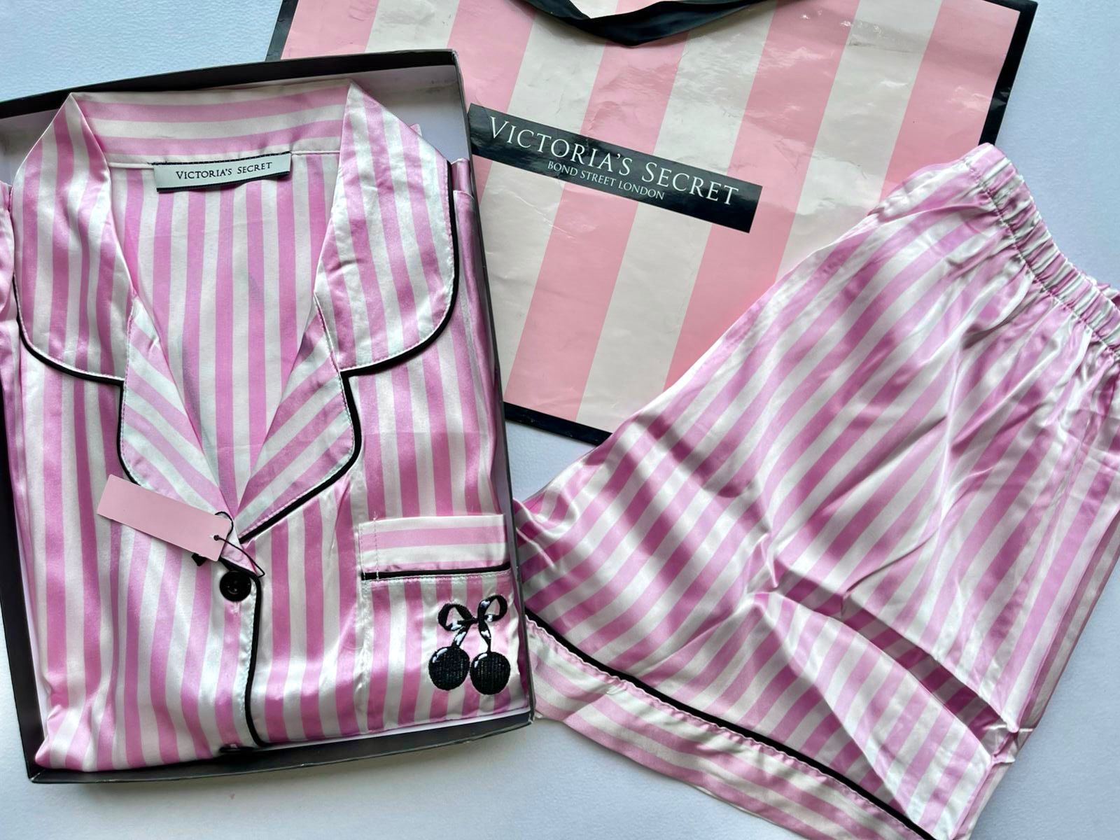 Pijama Satinado de Botones Estilo VS