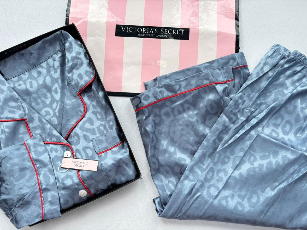 Pijama Satinado de Botones Estilo VS