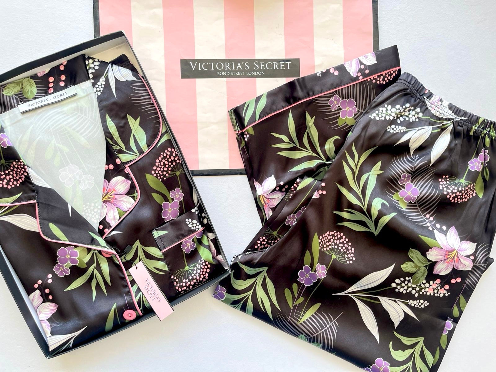 Pijama Satinado de Botones Estilo VS