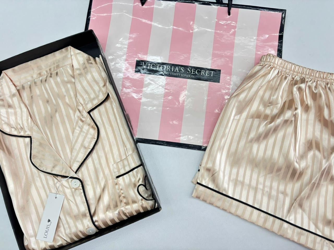 Pijama Satinado de Botones Estilo VS