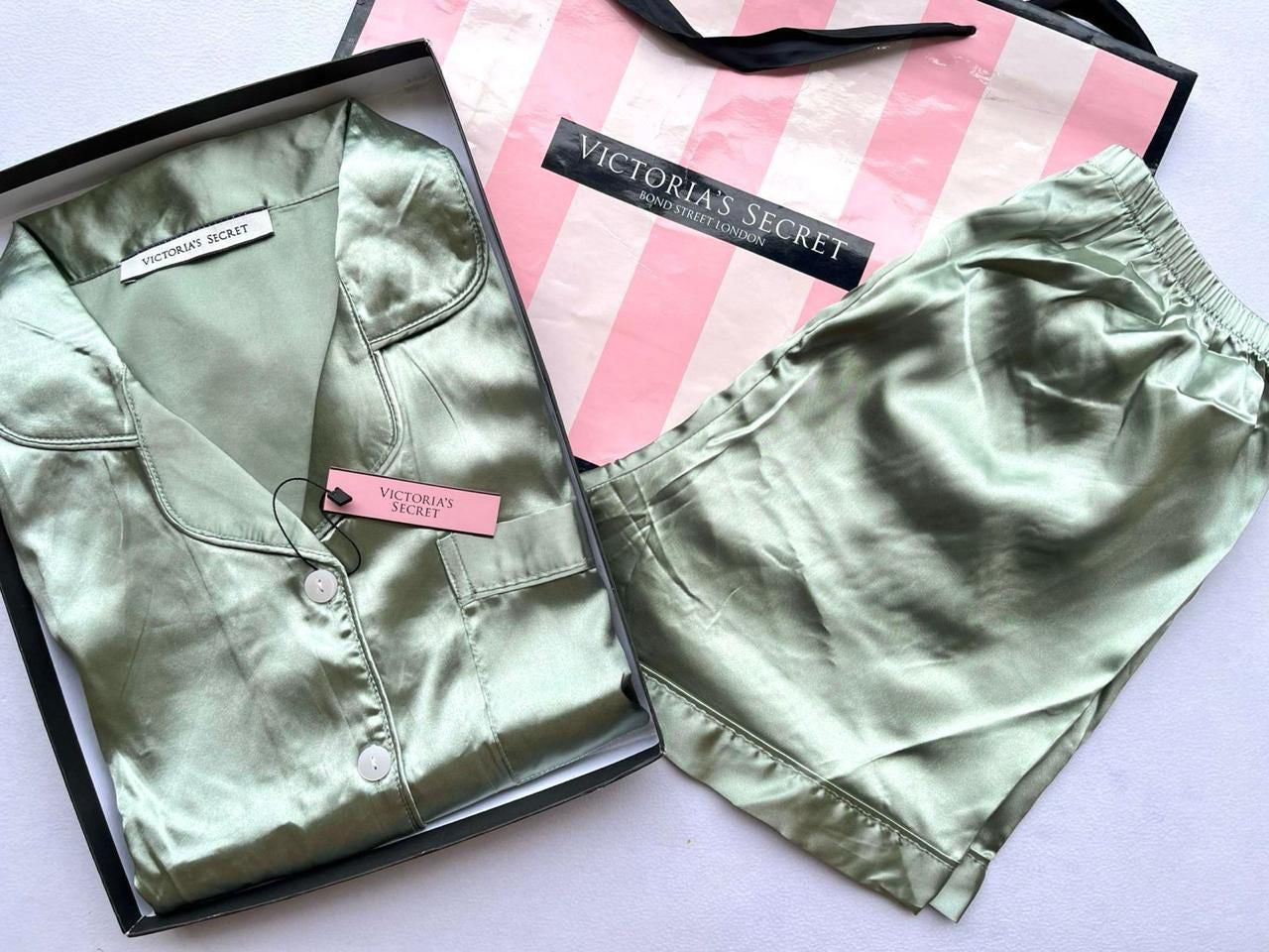 Pijama Satinado de Botones Estilo VS